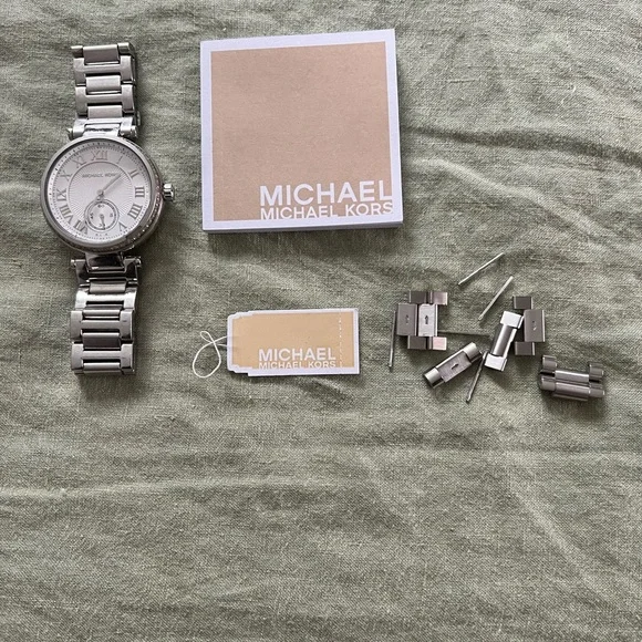 Michael Kors silver watch - Picture 3 of 13